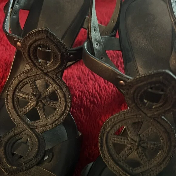 Worn once Cole Haan comfy heels size 8 1/2 - Picture 2 of 5